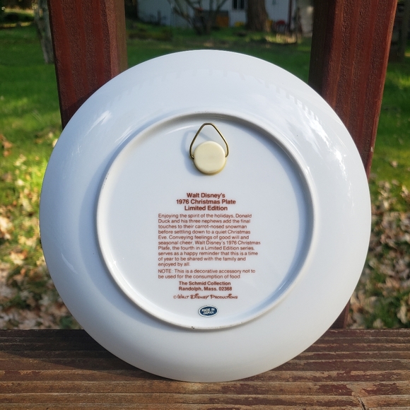 Walt Disney's 1976 Christmas Plate with Donald Duck and His Three Nephews - Picture 8 of 11